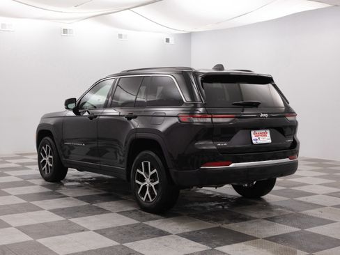 Used 2024 Jeep Grand Cherokee Limited image 9