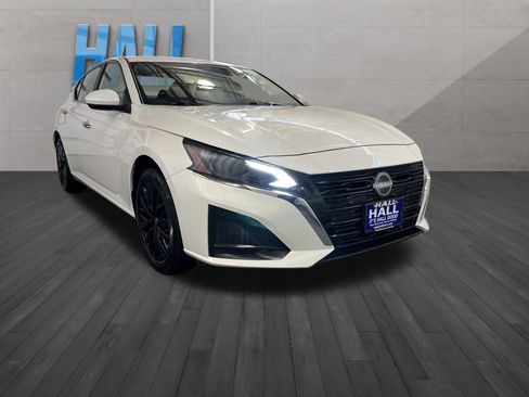 Used 2025 Nissan Altima 2.5 SV w/ SV Special Edition Package image 7