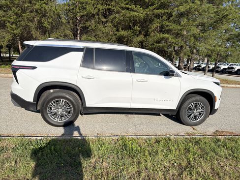 Certified 2026 Chevrolet Traverse LT AWD/4WD image 11