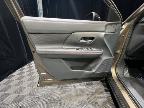 New 2026 Nissan Kicks SR image 13