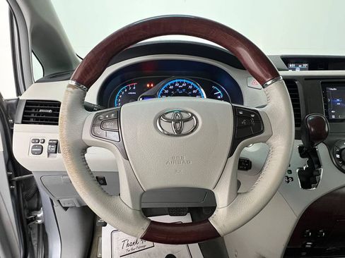 Used 2013 Toyota Sienna Limited w/ Premium Pkg AWD/4WD image 15