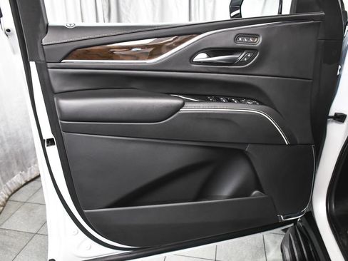 Used 2023 Cadillac Escalade Premium Luxury Platinum AWD/4WD image 9