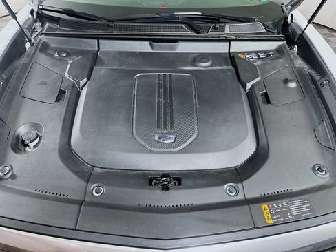 Certified 2024 Cadillac Lyriq Luxury w/ LPO, Floor Liner Package AWD/4WD image 37