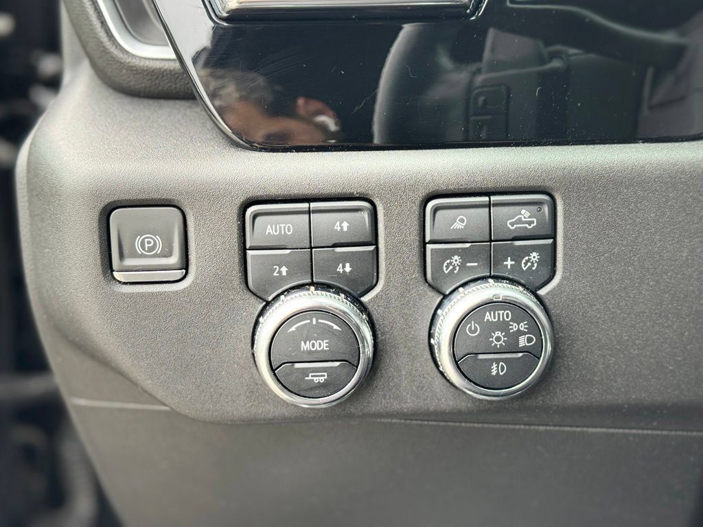 Used 2023 GMC Sierra 1500 SLT w/ SLT Premium Package AWD/4WD image 20