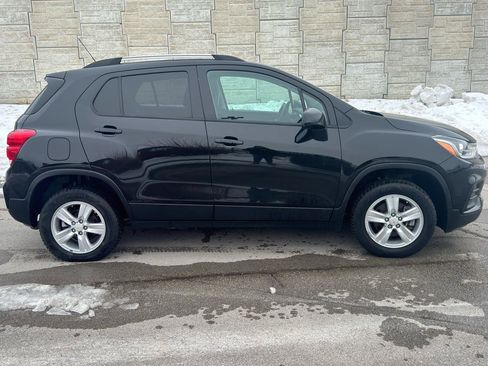 Used 2021 Chevrolet Trax LT image 2