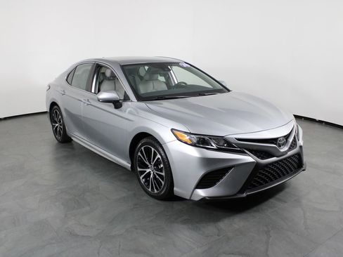 Used 2020 Toyota Camry SE image 12
