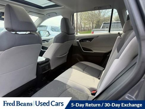 Used 2021 Toyota RAV4 XLE w/ Convenience Package image 19