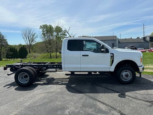 New 2026 Ford F350 XL w/ XL Chrome Package AWD/4WD image 4