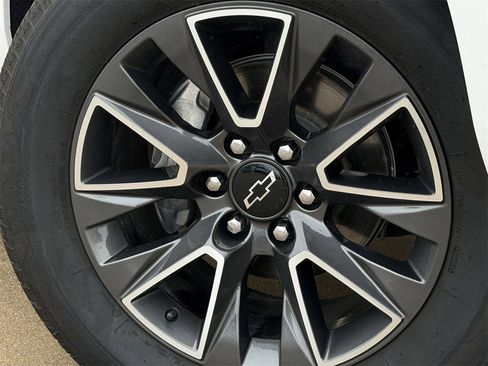 Used 2024 Chevrolet Tahoe Z71 w/ Luxury Package image 9