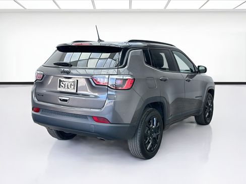 Used 2023 Jeep Compass Latitude AWD/4WD image 4