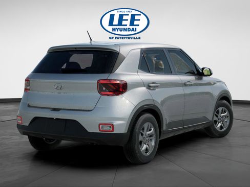 Certified 2026 Hyundai Venue SE FWD image 3