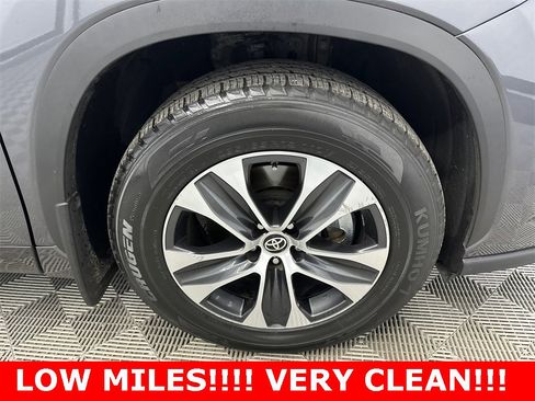 Used 2021 Toyota Highlander XLE image 13