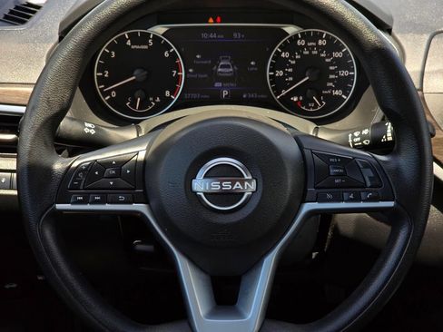 Used 2025 Nissan Altima 2.5 SV FWD image 15