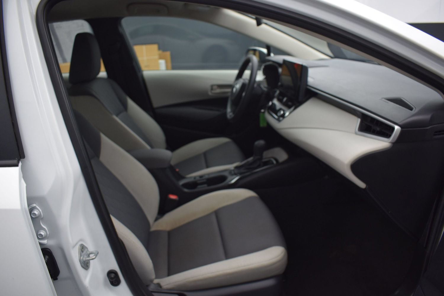 Used 2025 Toyota Corolla LE FWD image 10