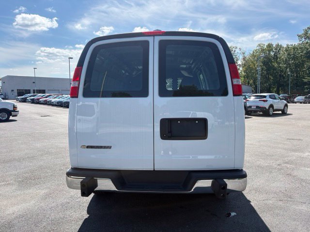 Used 2025 Chevrolet Express 2500 w/ Driver Convenience Package RWD image 4