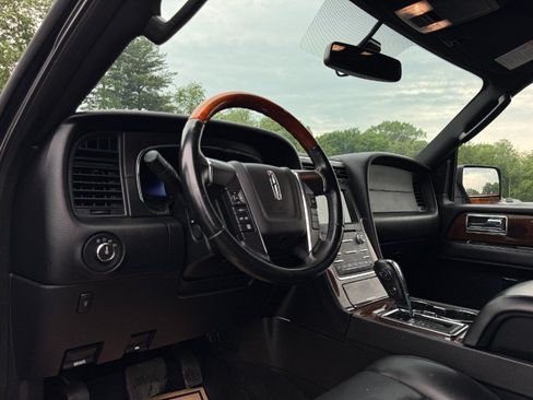 Used 2017 Lincoln Navigator L Select AWD/4WD image 14