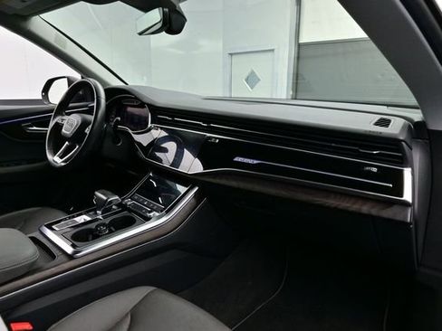 Used 2019 Audi Q8 Premium Plus w/ Premium Plus AWD/4WD image 18