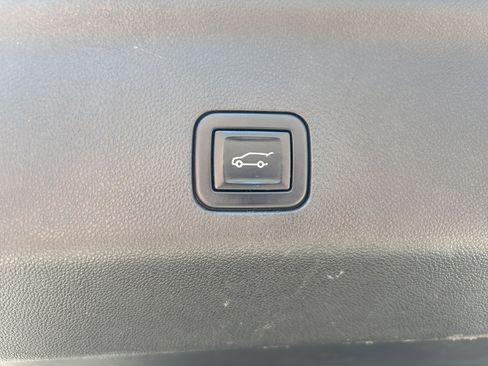 Used 2022 Chevrolet Suburban Premier image 16