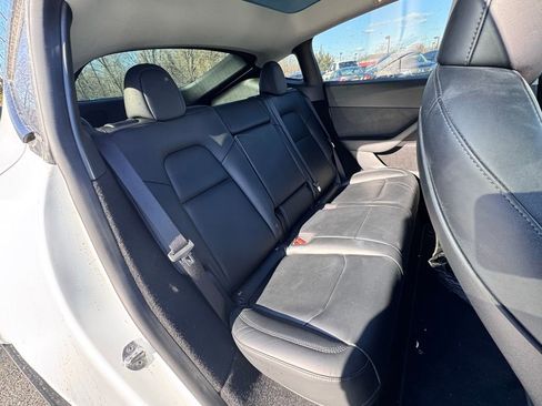 Used 2022 Tesla Model Y Long Range image 13