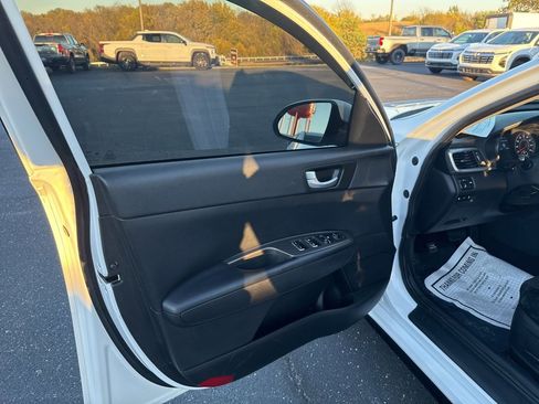 Used 2019 Kia Optima S w/ S Panoramic Sunroof Package image 25