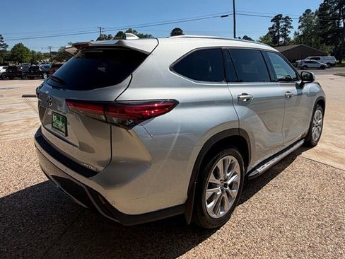 Used 2022 Toyota Highlander Limited image 8