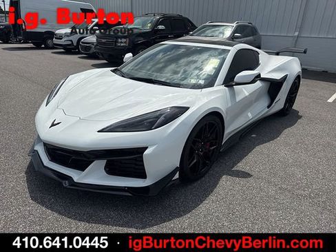 Used 2024 Chevrolet Corvette Z06 w/ Z07 Performance Package RWD image 2