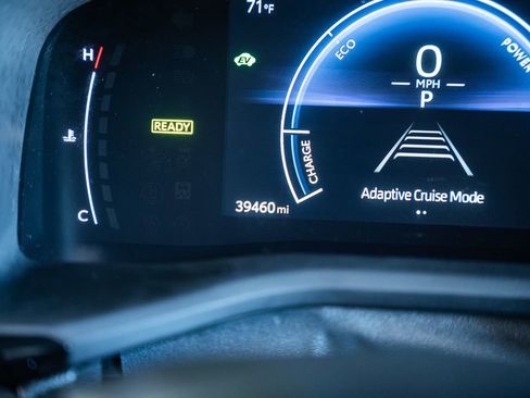 Used 2025 Toyota Camry LE FWD image 40