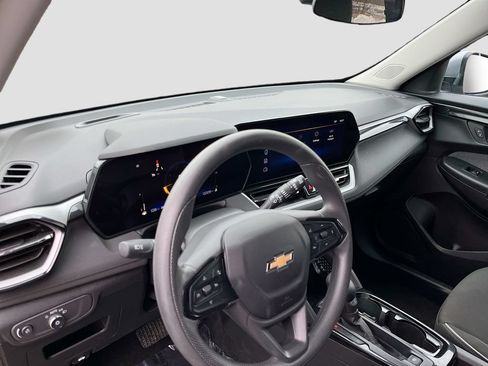 Used 2024 Chevrolet TrailBlazer LT AWD/4WD image 9