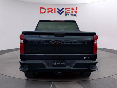 New 2026 Chevrolet Silverado 1500 Custom w/ LPO, Dark Essentials Package