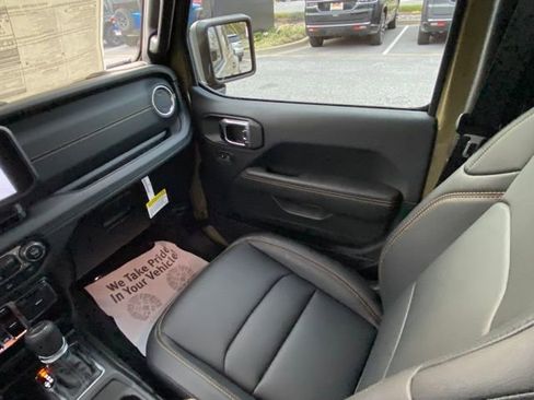 New 2025 Jeep Gladiator Sport image 25