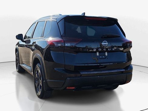 Used 2025 Nissan Rogue SV w/ SV Premium Package image 7