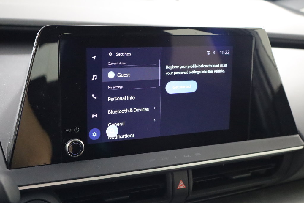 Used 2025 Toyota Prius LE FWD image 30