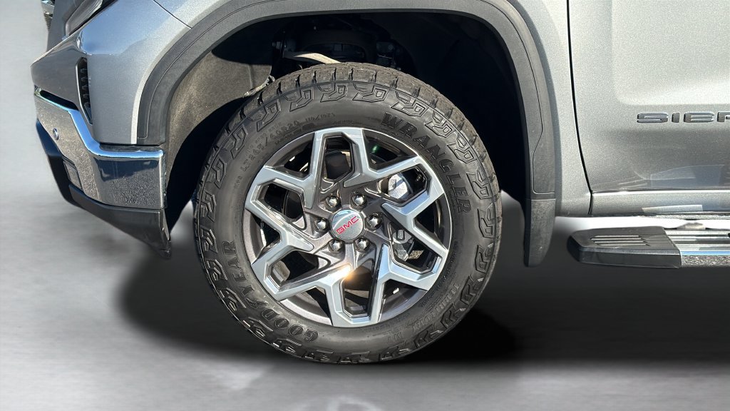 Used 2023 GMC Sierra 1500 SLT w/ SLT Premium Plus Package AWD/4WD image 21