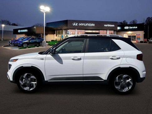 New 2026 Hyundai Venue SEL image 3