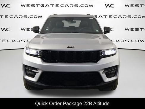 Used 2023 Jeep Grand Cherokee Altitude AWD/4WD image 2