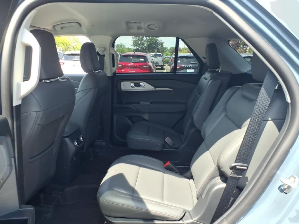 New 2026 Ford Explorer Active w/ Active Comfort Package AWD/4WD image 5