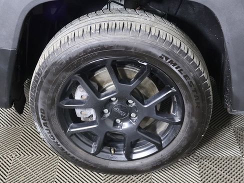 Used 2020 Jeep Renegade Altitude AWD/4WD image 13