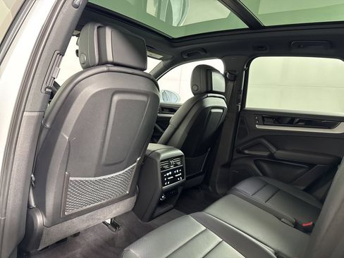 Used 2024 Porsche Cayenne image 22
