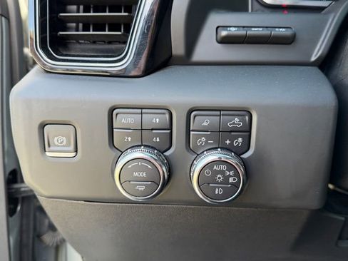 Used 2024 GMC Sierra 2500 AT4 w/ AT4 Premium Plus Package image 13