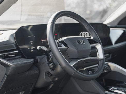 Certified 2025 Audi Q5 Premium w/ Convenience Package image 9