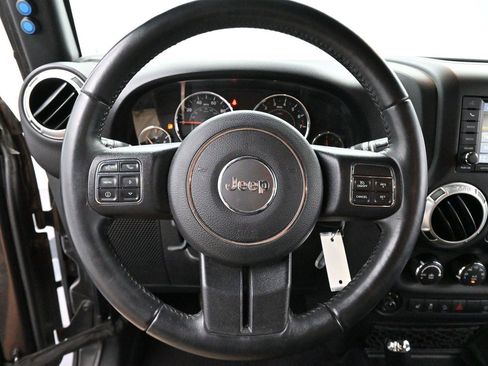 Used 2017 Jeep Wrangler Unlimited Rubicon w/ Connectivity Group AWD/4WD image 14