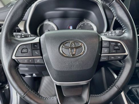Used 2023 Toyota Highlander XLE FWD image 23