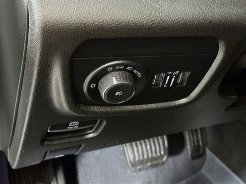 Used 2023 Jeep Grand Cherokee Limited w/ Black Appearance Package image 19