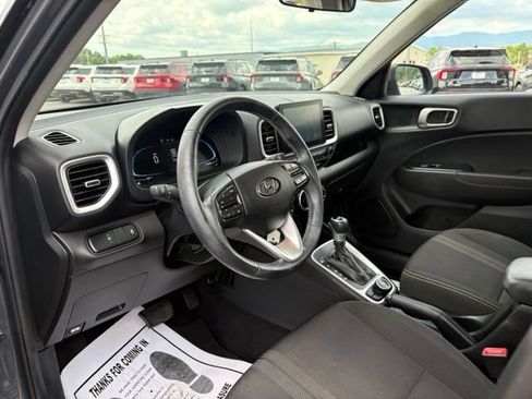Used 2023 Hyundai Venue SEL FWD image 3