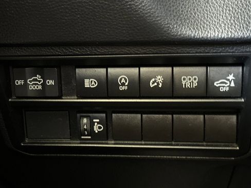 Used 2023 Toyota Tundra SR5 w/ SR5 Convenience Package AWD/4WD image 31