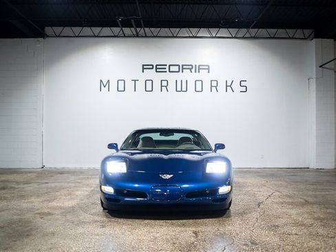 Used 2004 Chevrolet Corvette Coupe w/ Preferred Equipment Group RWD image 4