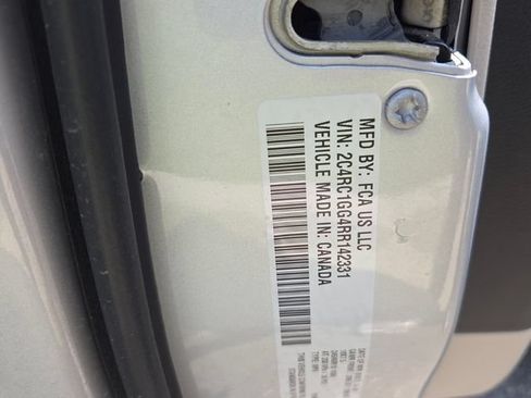 Used 2024 Chrysler Pacifica Limited FWD image 6