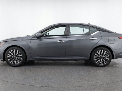 Used 2025 Nissan Altima 2.5 SV FWD image 5