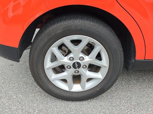 Certified 2025 Kia Soul LX w/ LX Technology Package FWD image 5