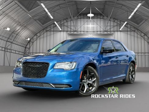 Used 2021 Chrysler 300 Touring w/ Sport Appearance Package RWD image 16
